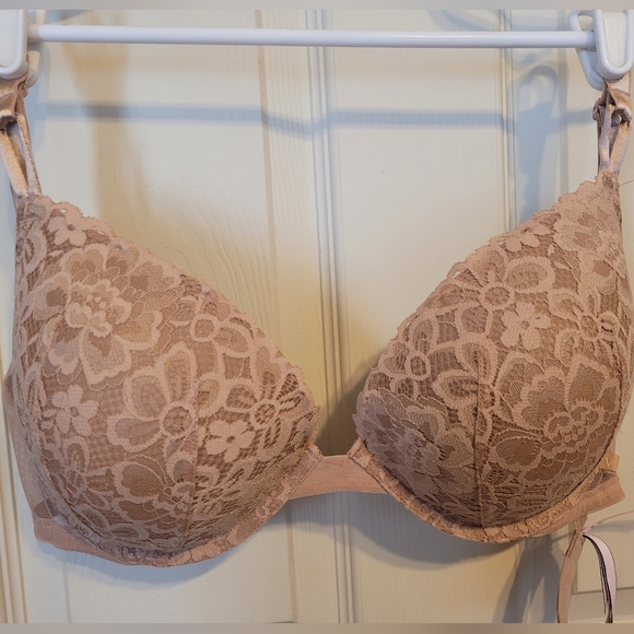 Victoria's Secret pushup bra - Picture 2 of 8